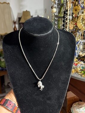 Vintage 1972 MONET Zodiac Aries RAM Silver Tone Pendant Necklace 18”